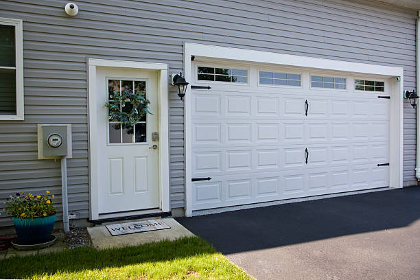 24/7 Emergency Garage Door experts in Raymond, WA